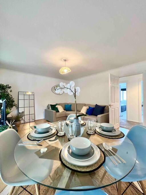 Beautiful Windsor 2 Bed, Perfect Location, 5 Mins Walk To Centre, Free Parking, Legoland, Ascot Leilighet Eksteriør bilde
